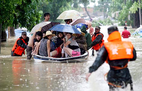 Typhoon Utor leaves 4 dead, 4 missing