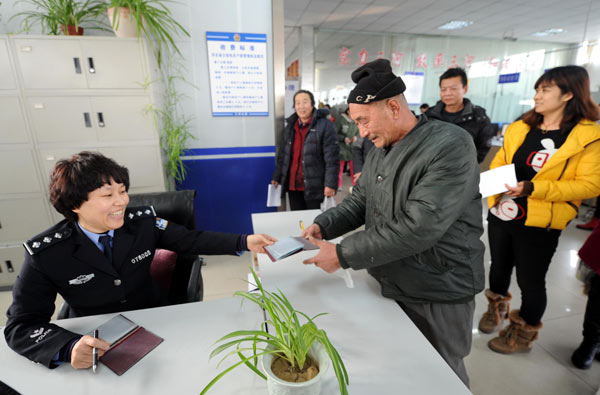 <EM>Hukou </EM>reforms target 2020: official