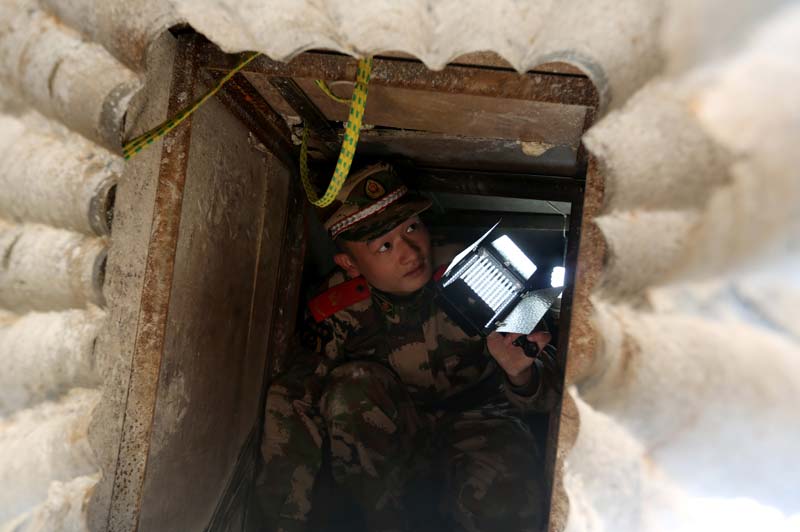 Border police destroy smuggling tunnel into HK