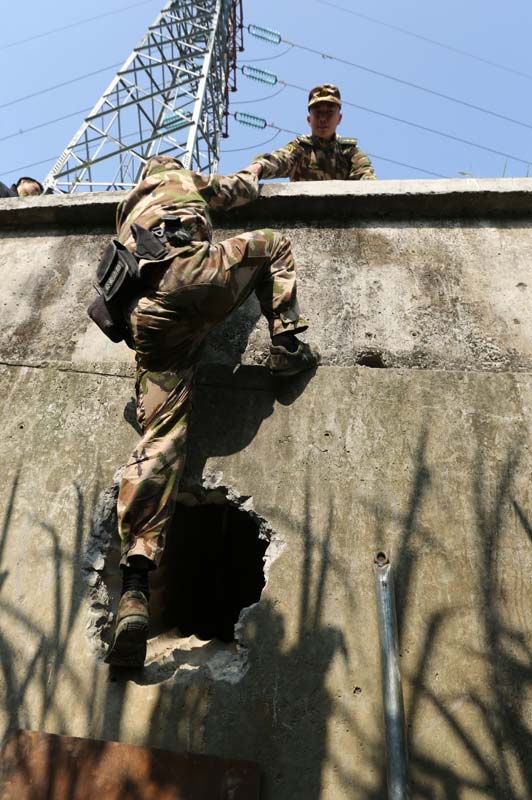 Border police destroy smuggling tunnel into HK