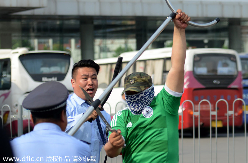 Anti-riot drill held in E China