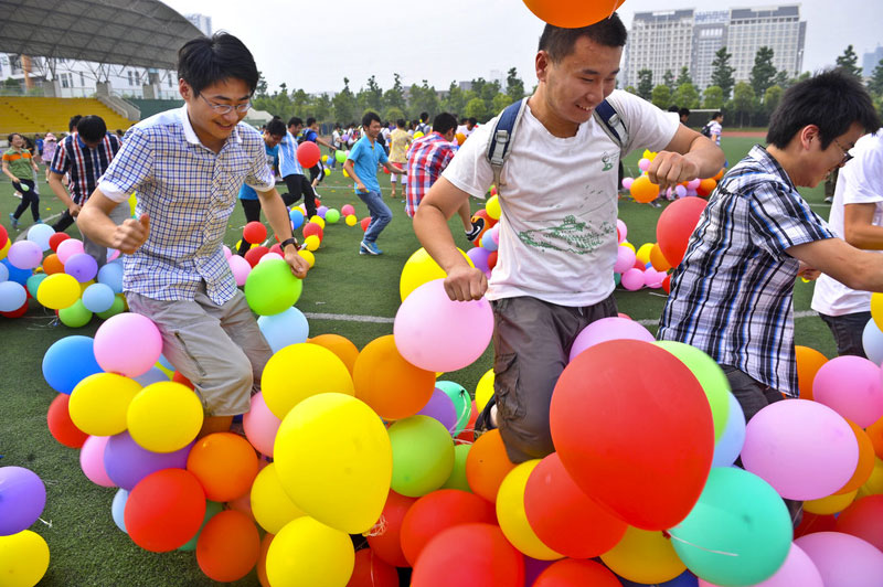 Students pop stress before college entrance exam