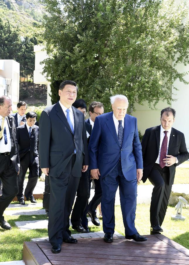 President Xi meets Greek counterpart