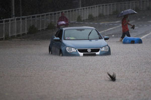 Thousands flee as rain lashes Hunan, Anhui