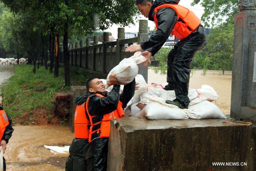 Over 100,000 affected by Typhoon Matmo in E China's Jiangxi