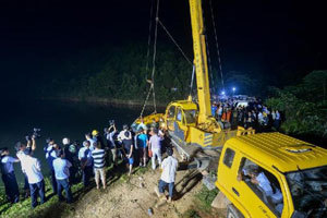 Calm driver waits on top of sinking car for help