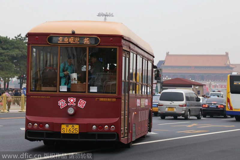 Beijing welcomes its vintage tour bus