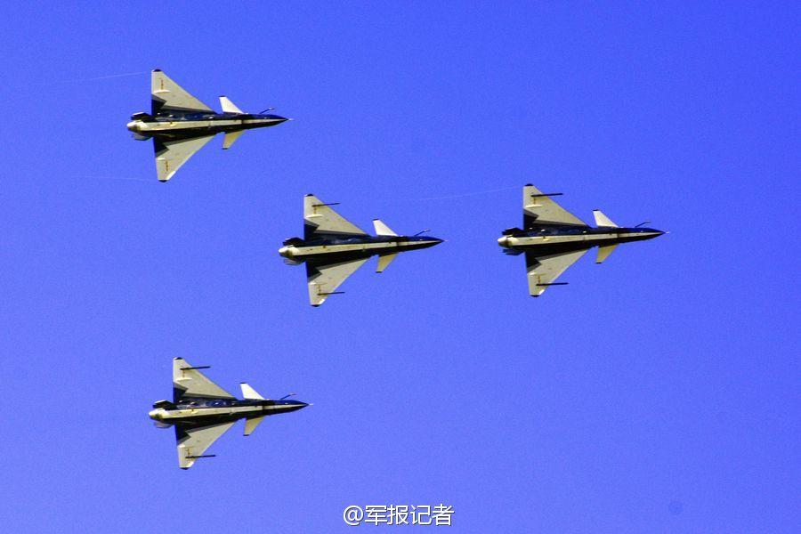 J-10 fighters show aerobatic stunts in clear sky in N China