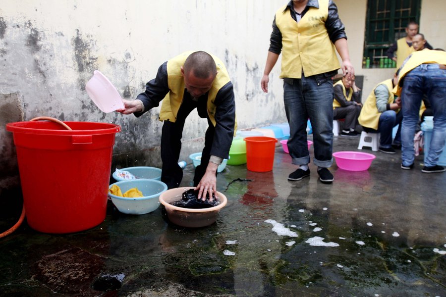 Filling time while doing time in a Chinese prison