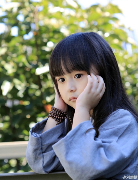 Cute girl in Han Chinese costume