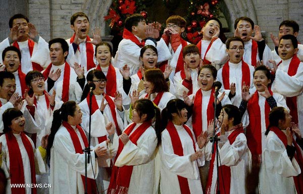 Catholics in Xi'an celebrate Christmas Eve in church