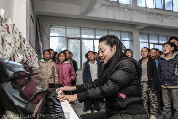 Children step out of Daliang Mountain