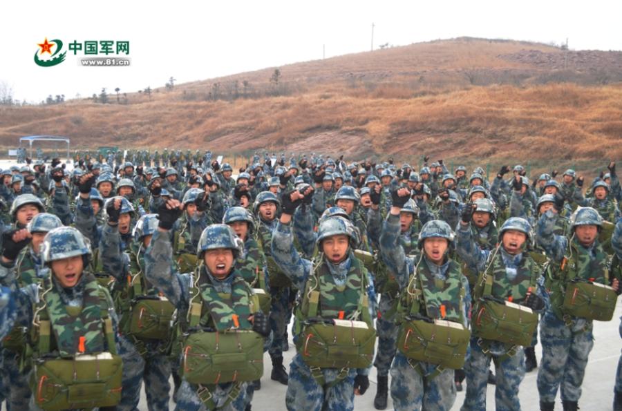 Recruits of airborne troops in parachute training