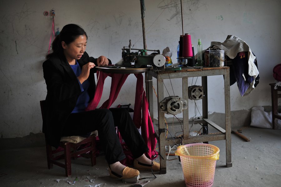 Left-behind wives expectantly await Spring Festival