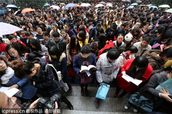 China's civil servants to get pay raise