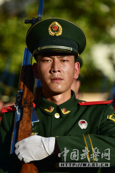 Behind-the-scenes look at the national flag guard