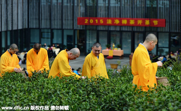 Monks perform tea-picking ritual in Hangzhou