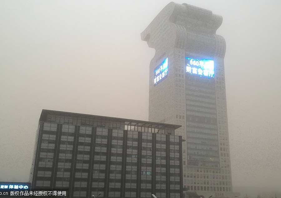 Sandstorm engulfs North China