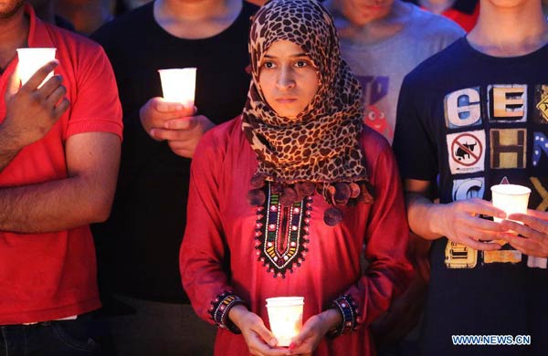 Students pray for people trapped in Nepal earthquake