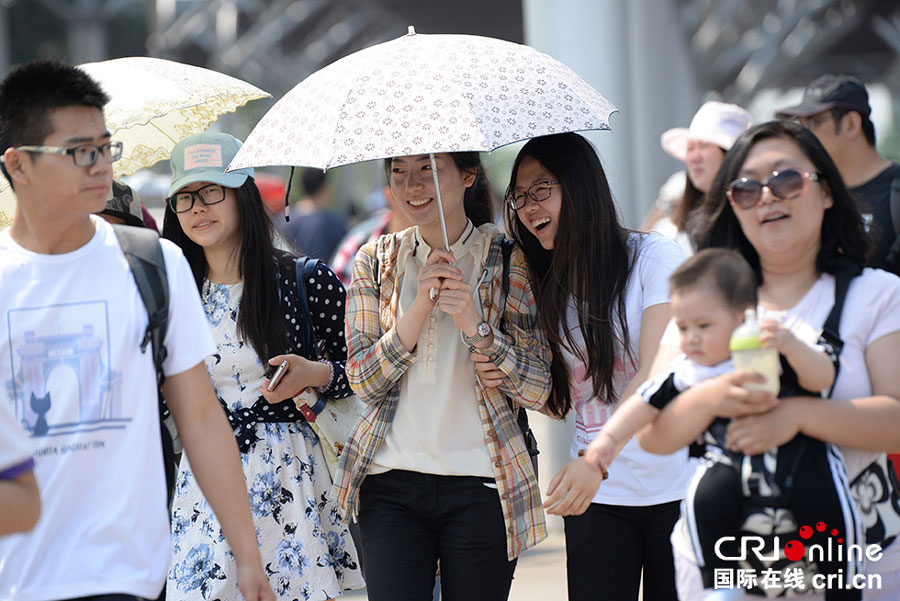 Beijing sizzled by heat wave