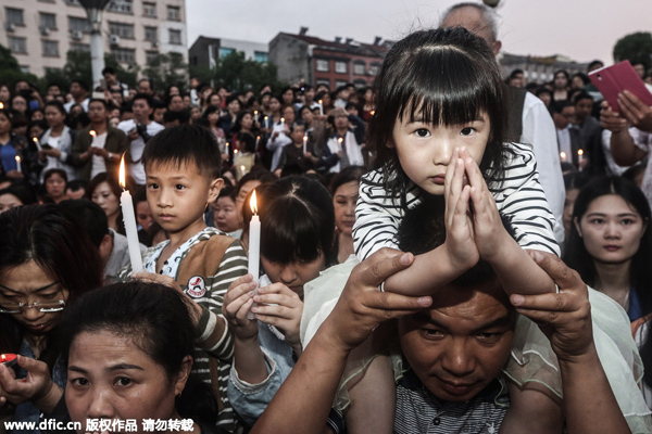 Prayers held for ship passengers