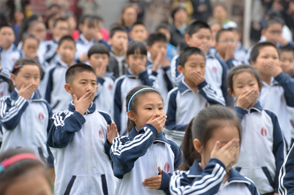 1 in 3 public places in Beijing violate smoking ban in first week