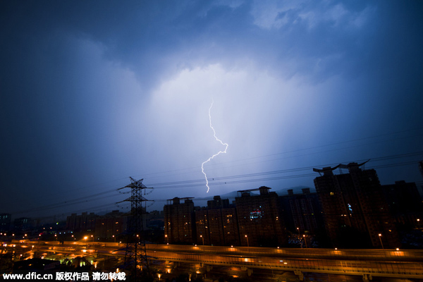 Rains leave Beijing's streets flooded, force evacuation