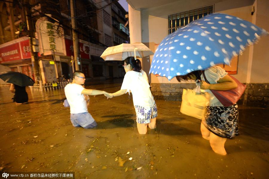 Torrential rain wreaks havoc in Jinan