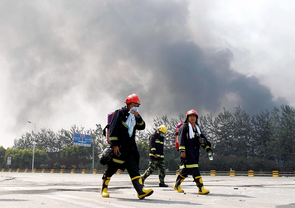 China investigates Tianjin blasts, experts focus on chemicals