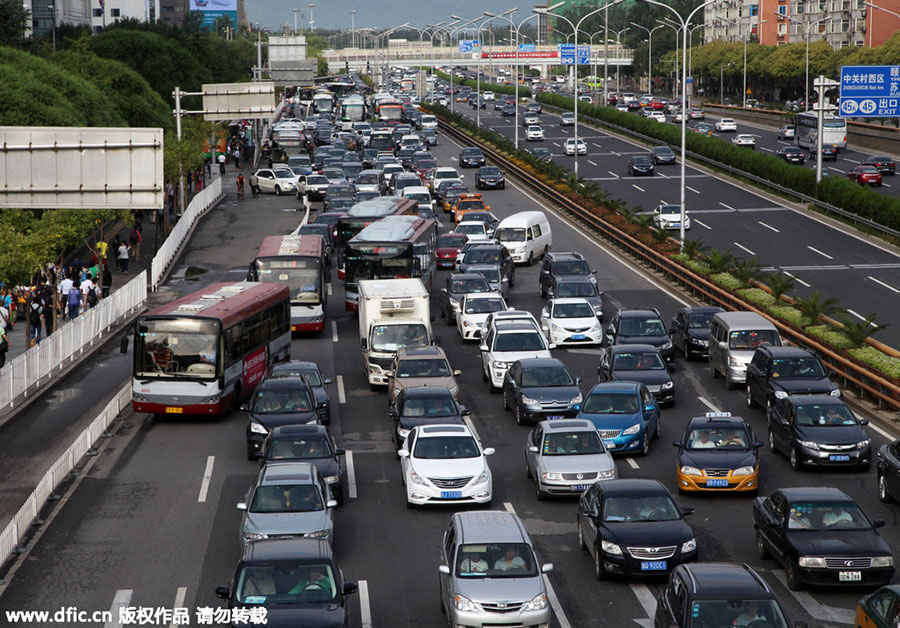 Beijing sees heavy traffic jams after parade holiday