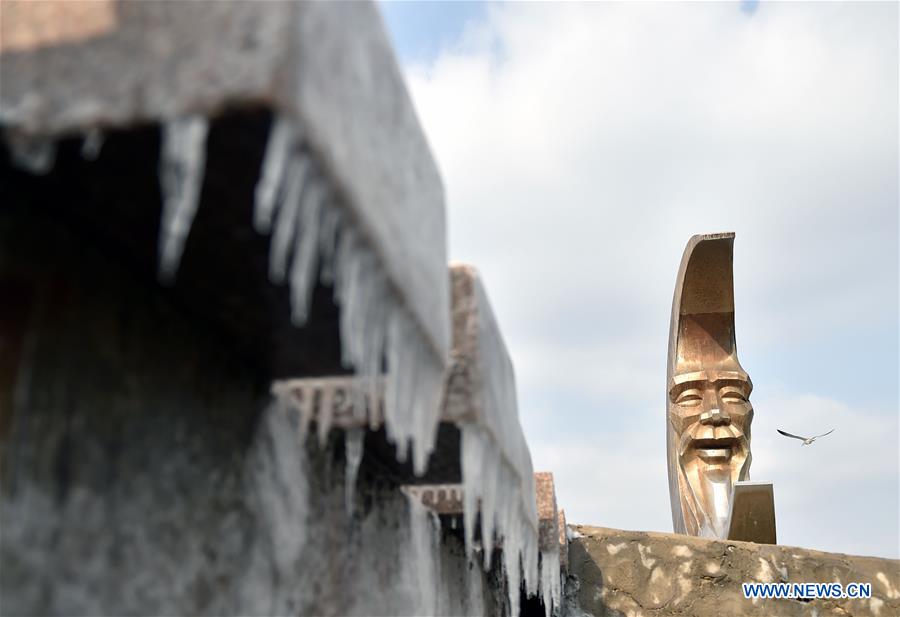 Icicles seen in Yantai city, E China