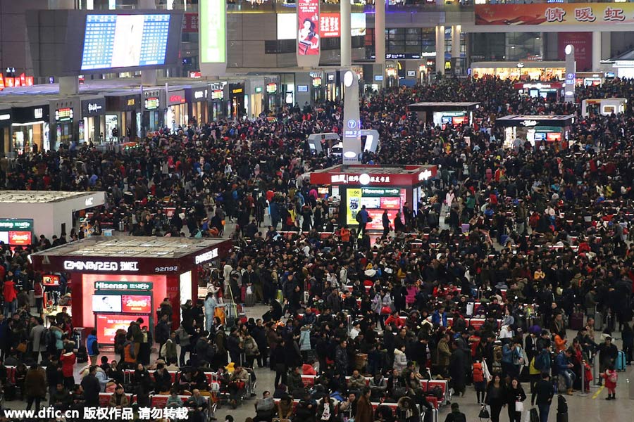 Train stations see peak in Spring Festival travelers