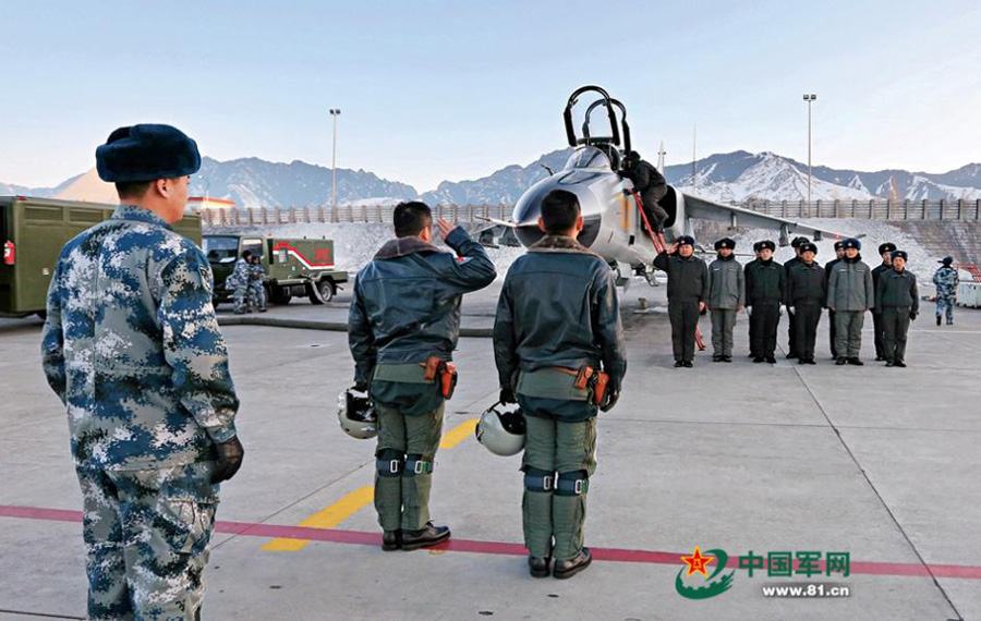 Stunning photos of fighter jets in drill