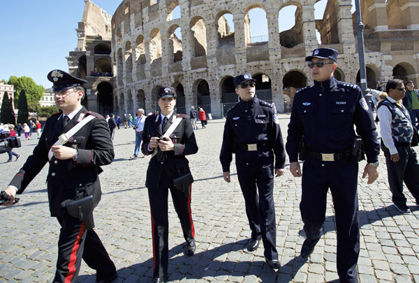 Chinese join Italians for police patrols