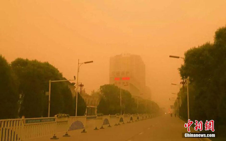 Massive sandstorm hits southern Xinjiang