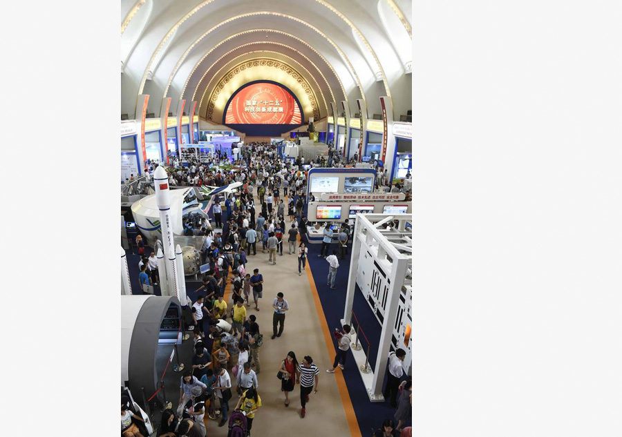 People visit China's sci-tech innovation exhibition in Beijing