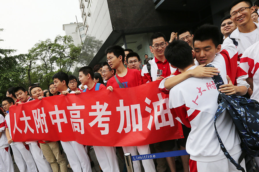 9 million students give the last shot as China's <EM>gaokao</EM> kicks off