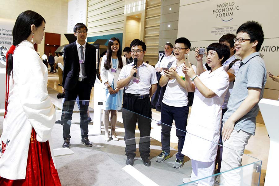 Beauty robot attracts attention during Summer Davos in Tianjin