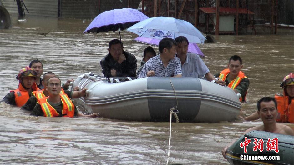 Yangtze River reaches flood stage for first time this year