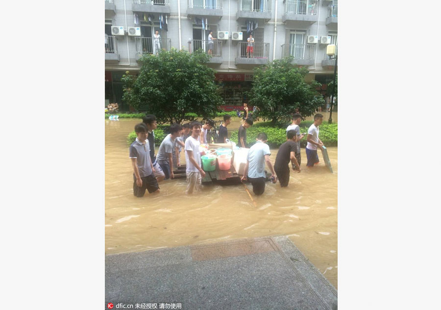 Life goes on in flooded Wuhan