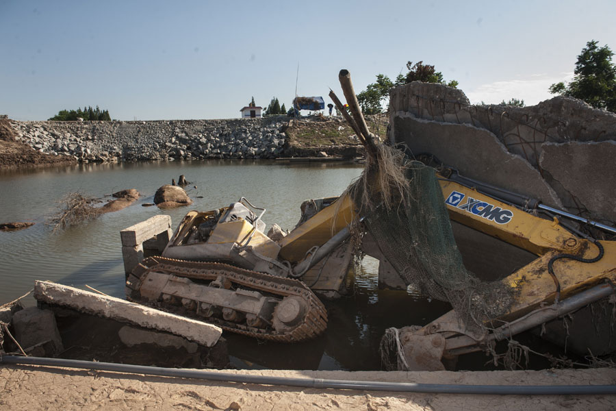 Residents sacrifice their vehicles to stop flood waters