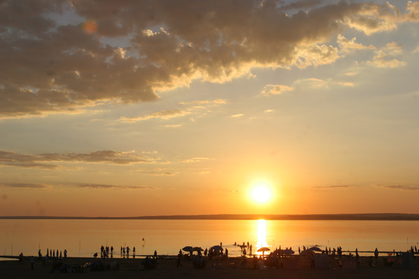 China's largest desert freshwater lake under threat