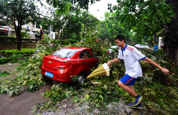 Typhoon lashes China before weakening