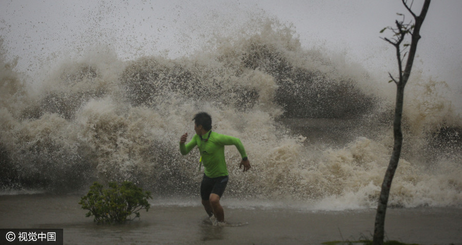 Typhoon Sarika makes landfall in South China