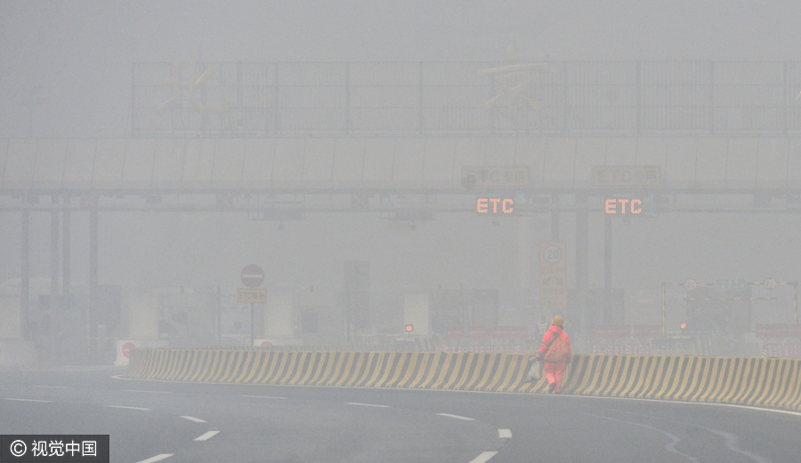 Heavy smog returns to Beijing