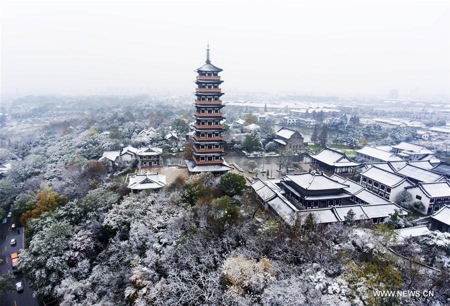 First snow of season blankets many parts of China