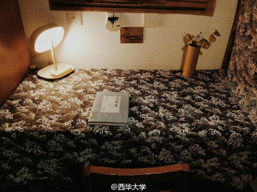 University students decorate dorm in Japanese style