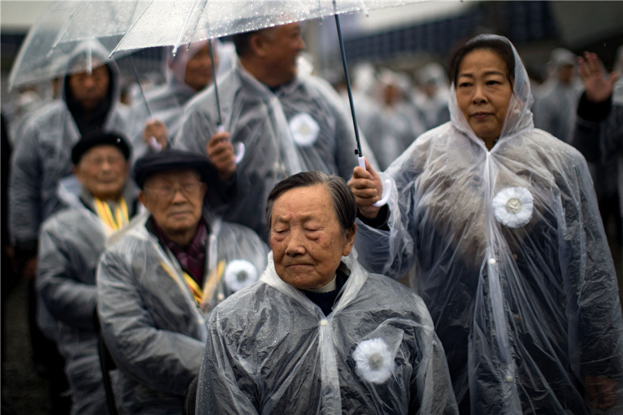 Thousands pay tribute to victims of Nanjing Massacre