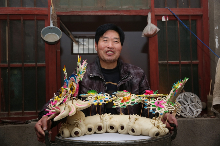 Man focuses life on intricacies of Chinese patterned steamed buns