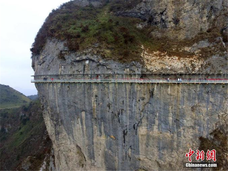 China's highest glass skywalk welcomes tourists